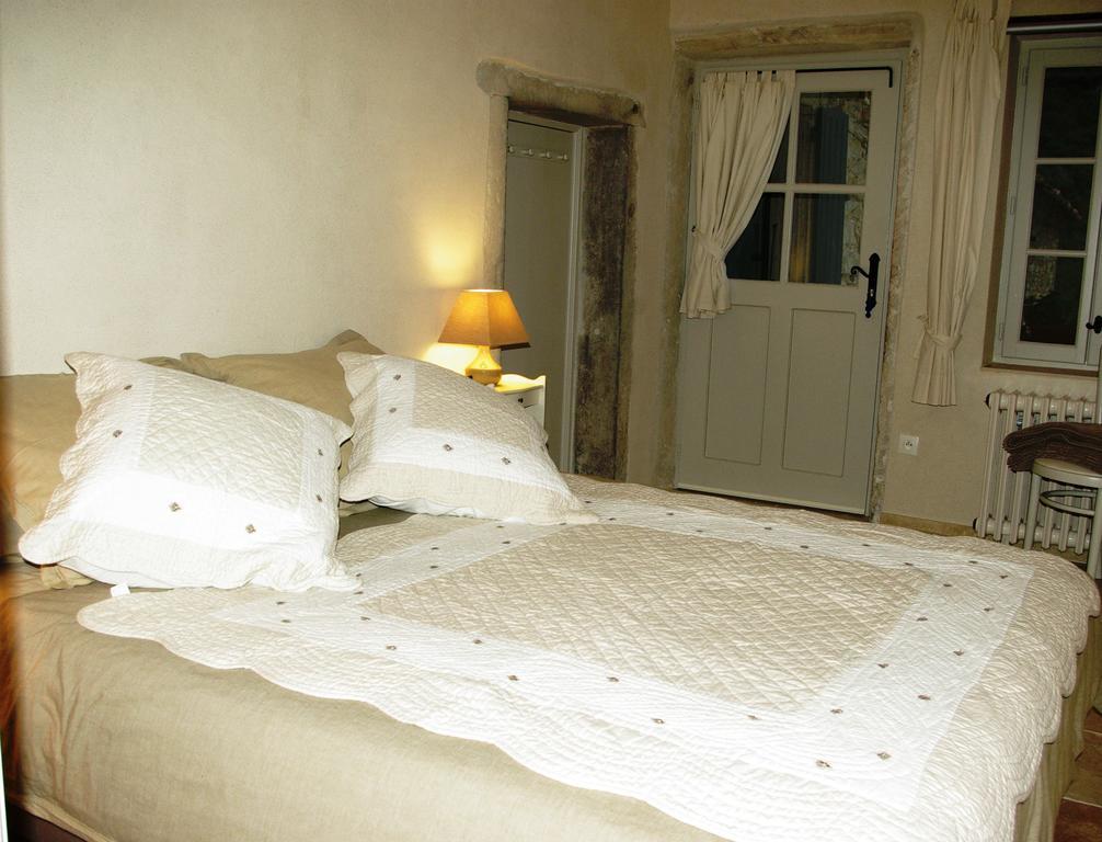 Le Mas De La Fontaine Bed & Breakfast Le Pegue Eksteriør bilde