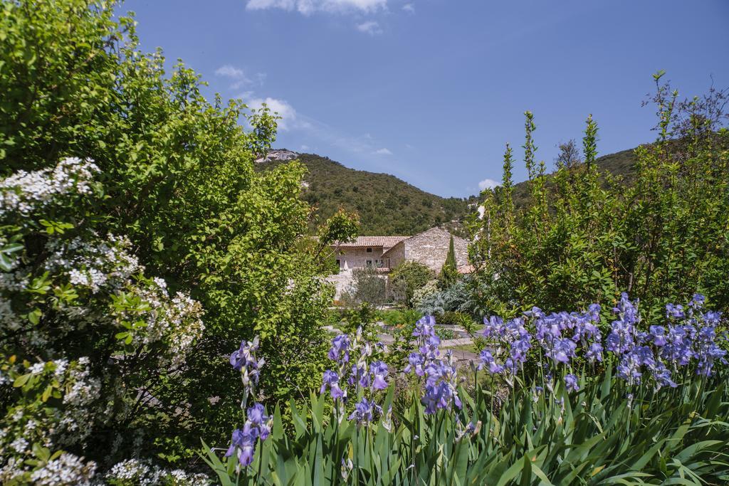 Le Mas De La Fontaine Bed & Breakfast Le Pegue Eksteriør bilde