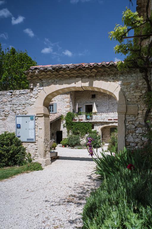 Le Mas De La Fontaine Bed & Breakfast Le Pegue Eksteriør bilde